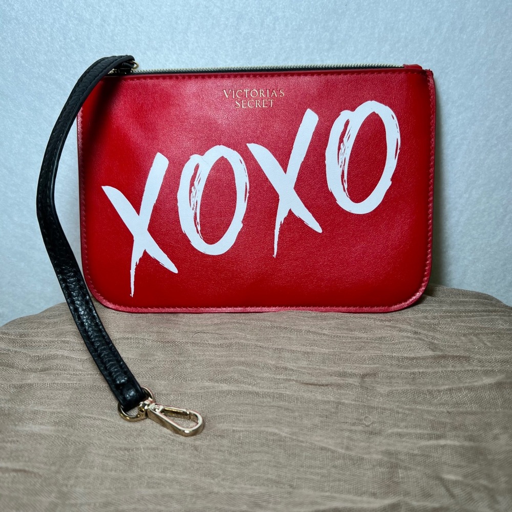Victorias Secret XOXO 2017 Valentine Red‎ Faux Leather Y2K Edgy Chic Wristlet
